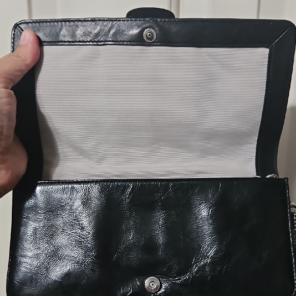 Coach Black EUC Y2K Soho Leather Clutch with Silver Buckle